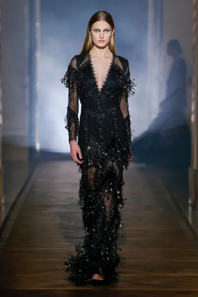 Look 16